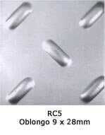 Chapa recalcada resistente sob medida FRC06 - Oblongo 9x28mm, ideal para pisos industriais e passarelas antiderrapantes